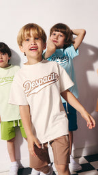 T-shirt chłopięcy beżowy z nadrukiem DESPACITO