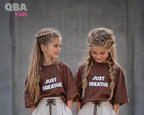 T-shirt dziewczęcy czekoladowy  oversize QBA Kids