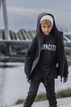 Bluza chłopięca z kapturem rozpinana czekoladowa DESPACITO