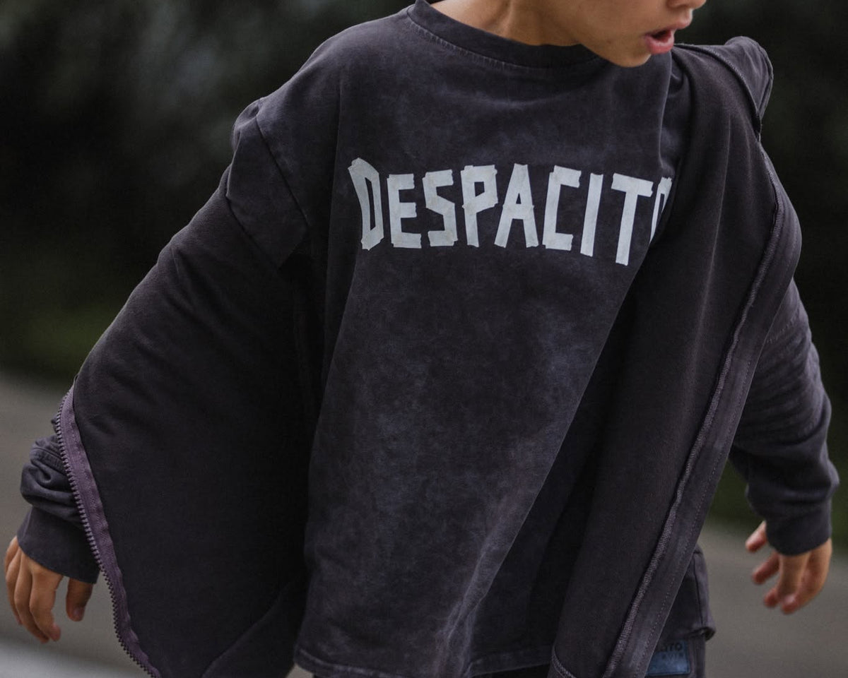 T-shirt chłopięcy czekoladowy dekatyzowany DESPACITO