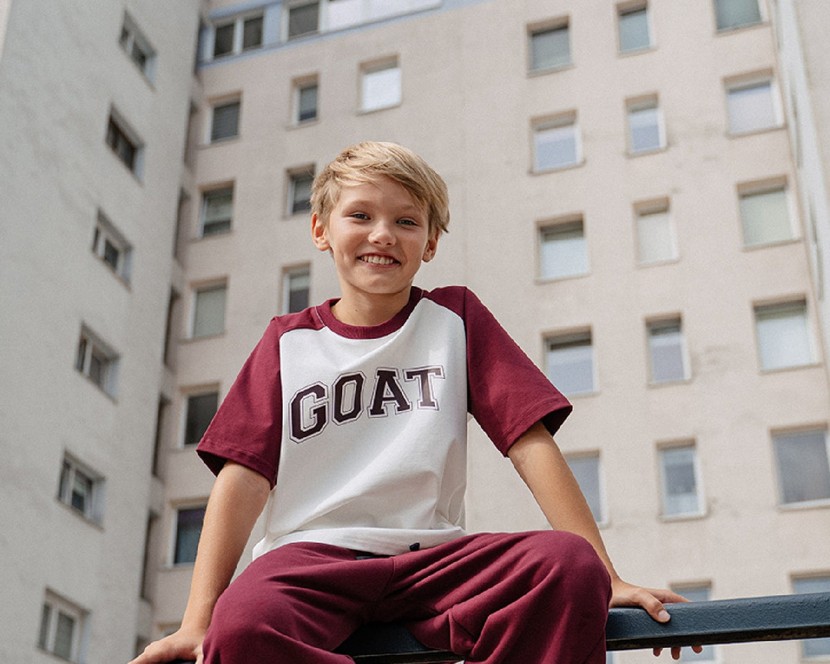 T-shirt chłopięcy śmietankowo-bordowy z nadrukiem ALL FOR KIDS