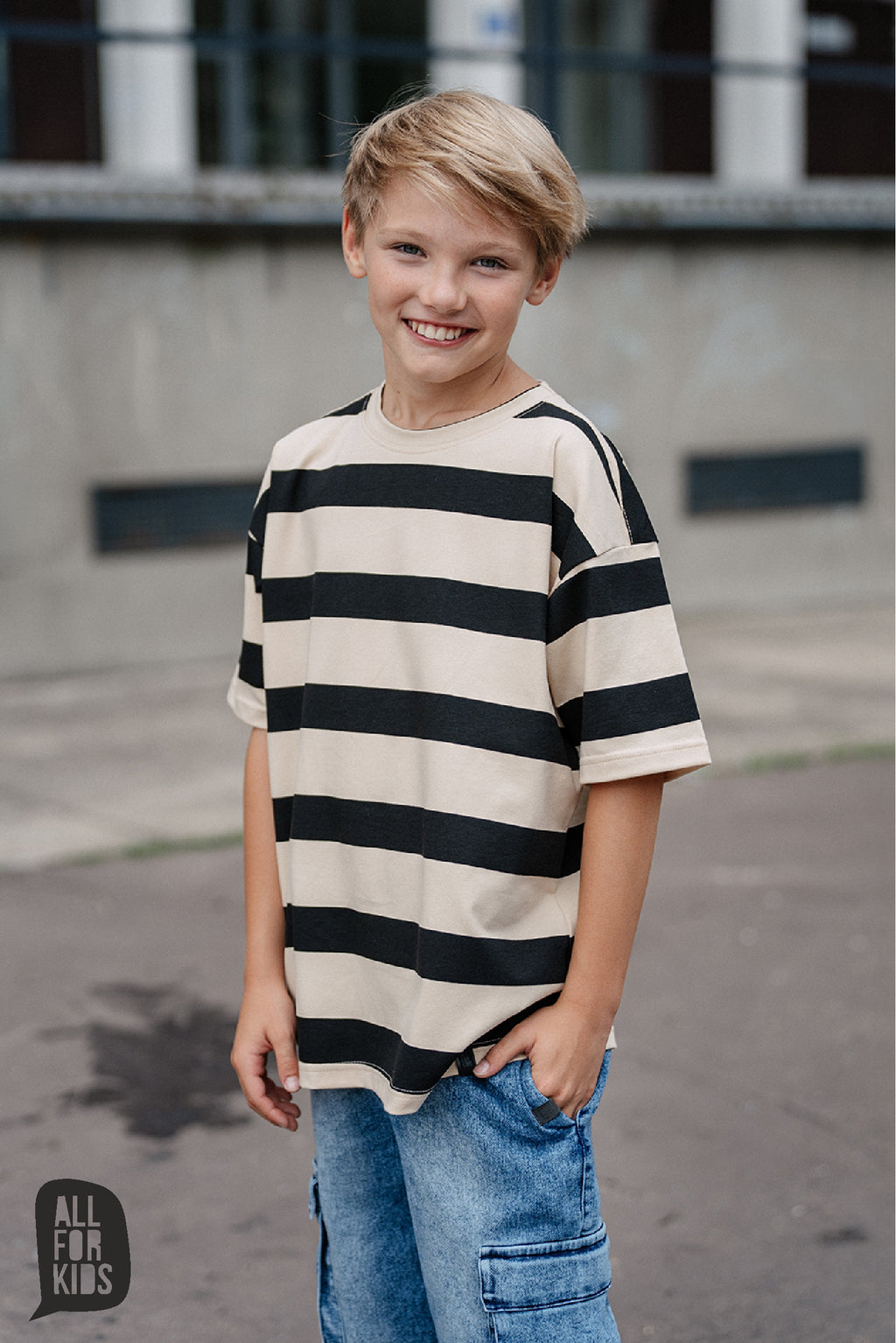 T-shirt chłopięcy oversize w beżowo-brązowe pasy ALL FOR KIDS