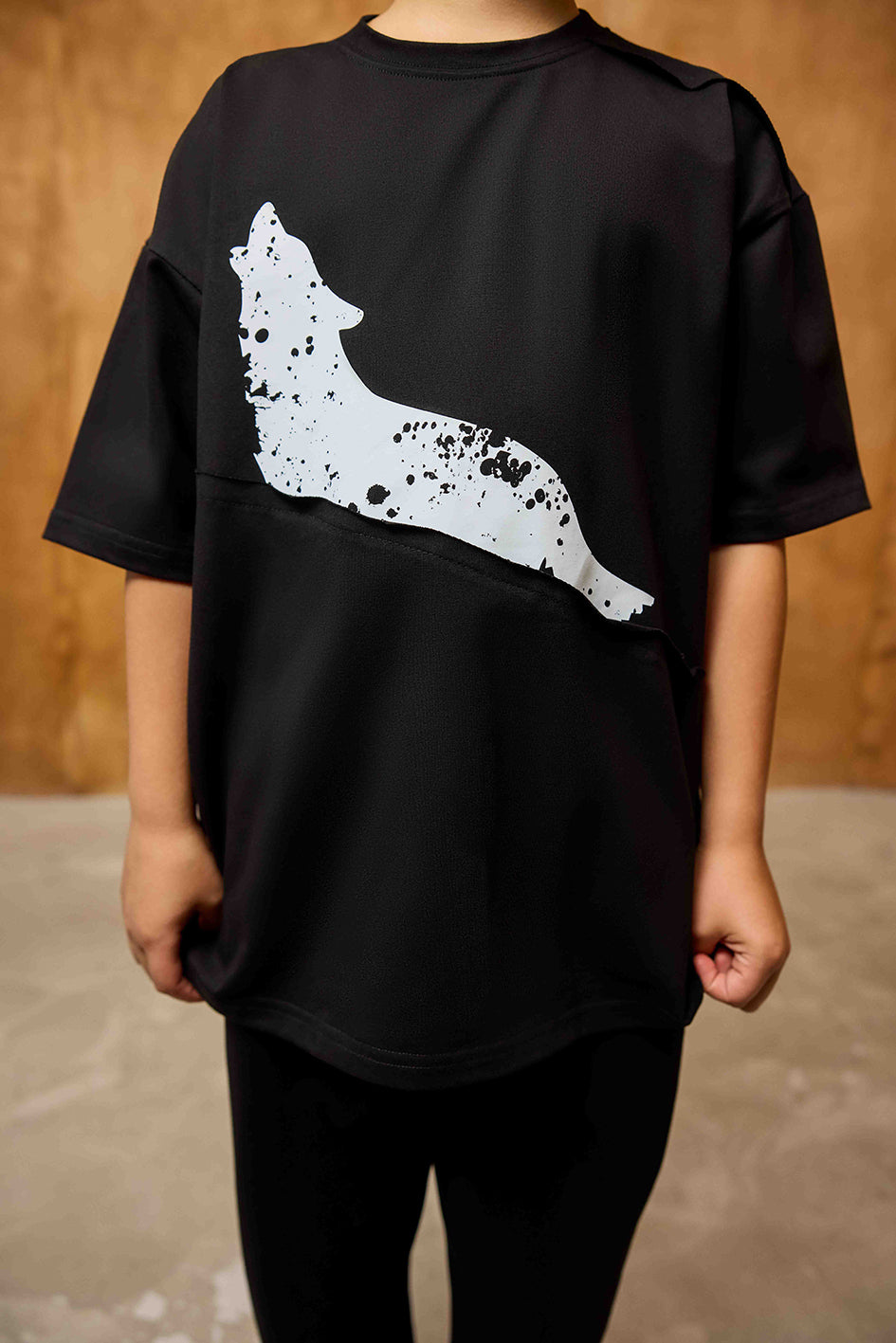 T-shirt chłopięcy z wilkiem czarny mash MNIE