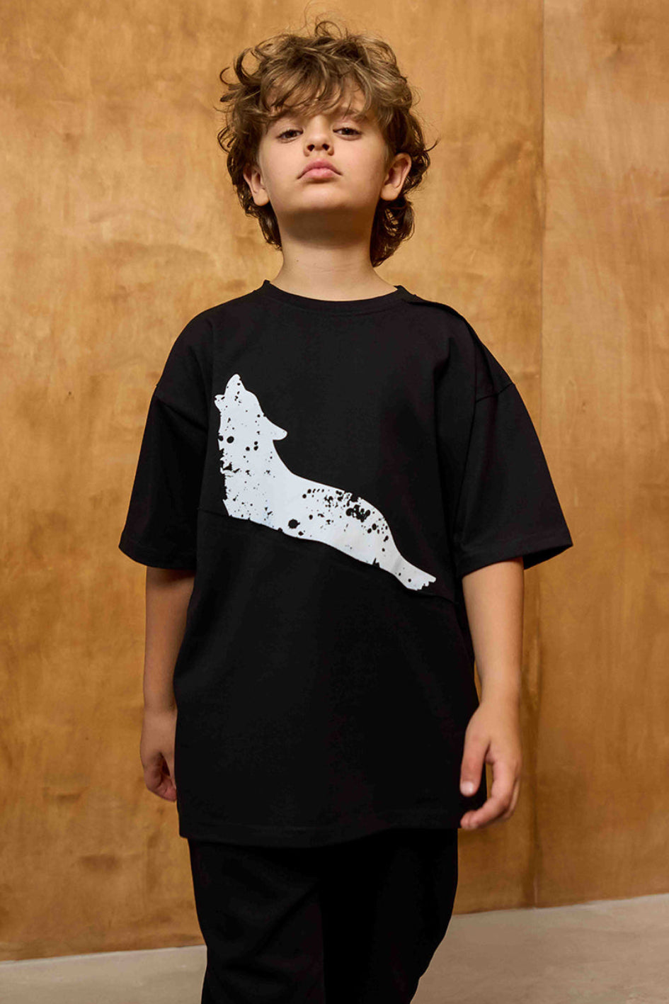 T-shirt chłopięcy z wilkiem czarny mash MNIE