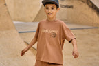 T-shirt chłopięcy z wilkiem mocca Mash Mnie