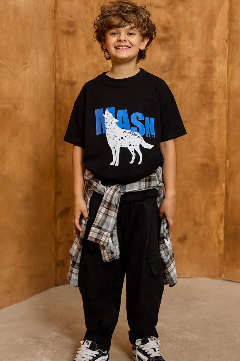 T-shirt chłopięcy czarny z nadrukiem mash MNIE