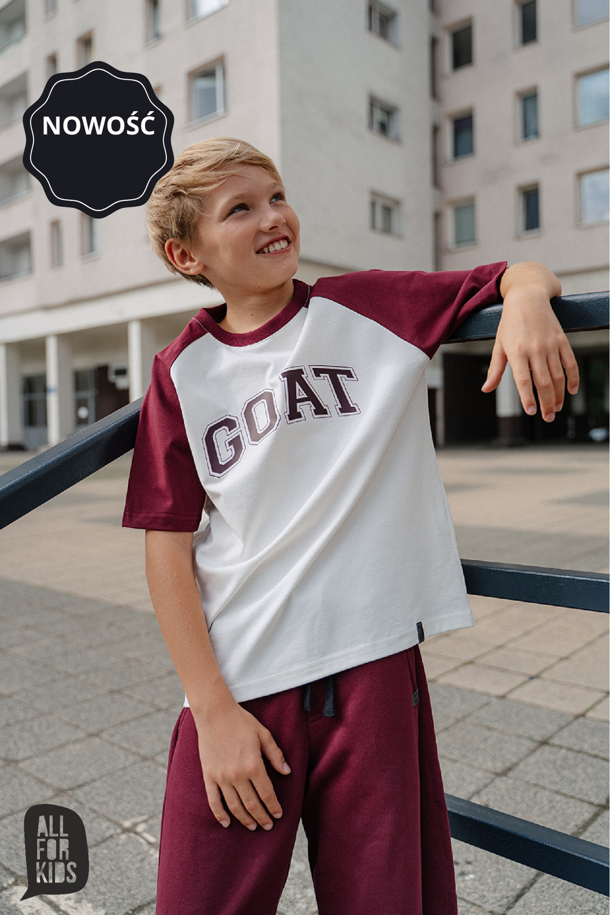 T-shirt chłopięcy śmietankowo-bordowy z nadrukiem ALL FOR KIDS